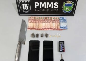 Suspeito de tráfico é preso com drogas e moto sem placa Suspeito de tráfico é preso com drogas e moto sem placa