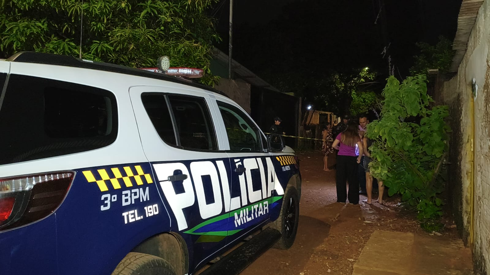 Homem de 35 anos é morto a tiros dentro de casa