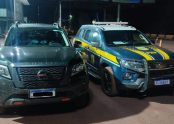 Dupla é presa com caminhonete furtada e placas adulteradas na BR-262 Dupla é presa com caminhonete furtada e placas adulteradas na BR-262