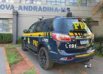 Motorista é preso com carro adulterado e diz que receberia R$ 2,7 mil para levar veículo a Ponta Porã Motorista é preso com carro adulterado e diz que receberia R$ 2,7 mil para levar veículo a Ponta Porã