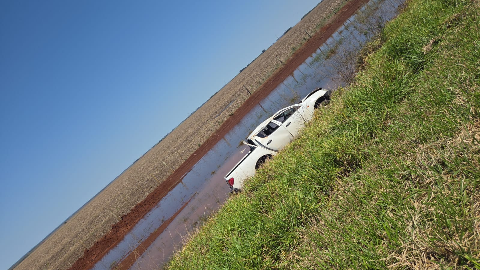 Pneu fura e motorista fica ferido em acidente na saída para Sidrolândia, na MS-060