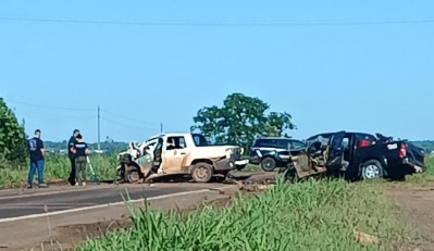 Acidente entre dois carros deixa duas pessoas mortas na BR-262