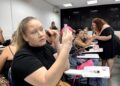 Cursos gratuitos de maquiagem e design de sobrancelhas são oferecidos nesta semana Cursos gratuitos de maquiagem e design de sobrancelhas são oferecidos nesta semana