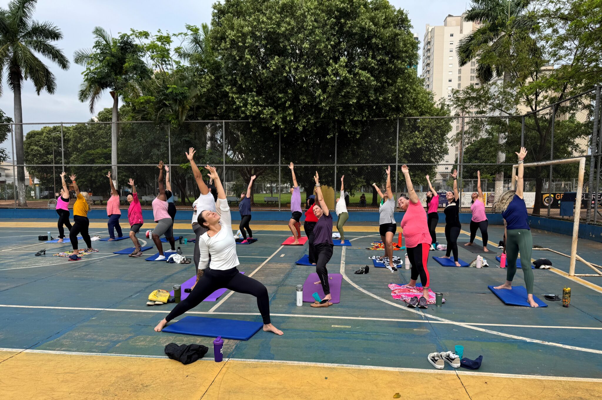 Prefeitura oferece aula de yoga para incentivar bem-estar dos servidores municipais